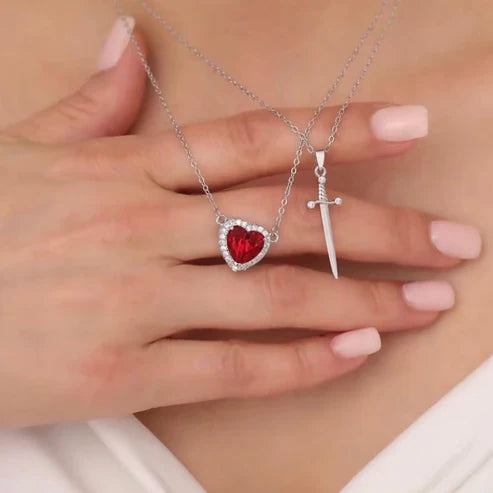 Collar corazón y espada